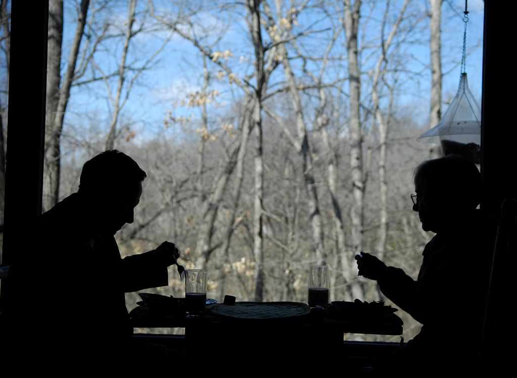 March 16, 2007 : Darwin and Axie enjoy lunch on the screened porch of their home.